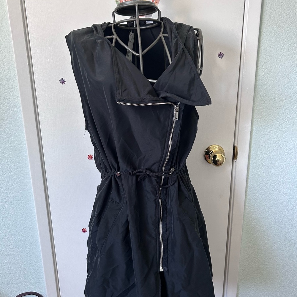 Stylish Black Sleeveless jacket